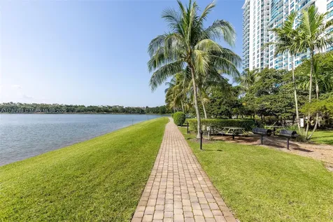 2681 N Flamingo Road Sunrise FL 33323