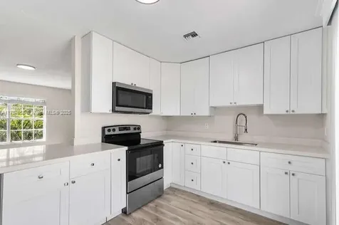 461 SE Evans Avenue Port St. Lucie FL 34984