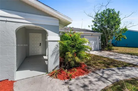 461 SE Evans Avenue Port St. Lucie FL 34984