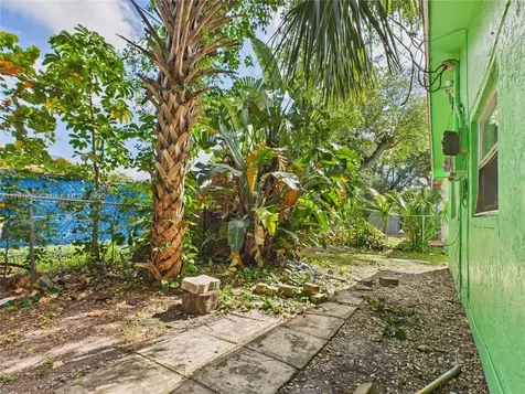 2707 NW 13th Street Fort Lauderdale FL 33311