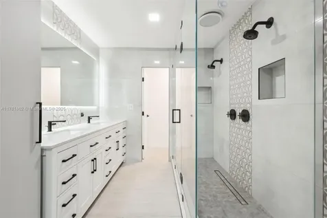 8385 Rednock Lane Miami Lakes FL 33016