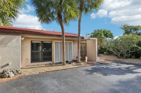 8385 Rednock Lane Miami Lakes FL 33016