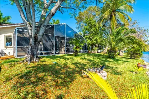 17588 SW 11th Street Pembroke Pines FL 33029