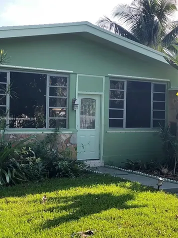 524 NE 160th Terrace Miami FL 33162