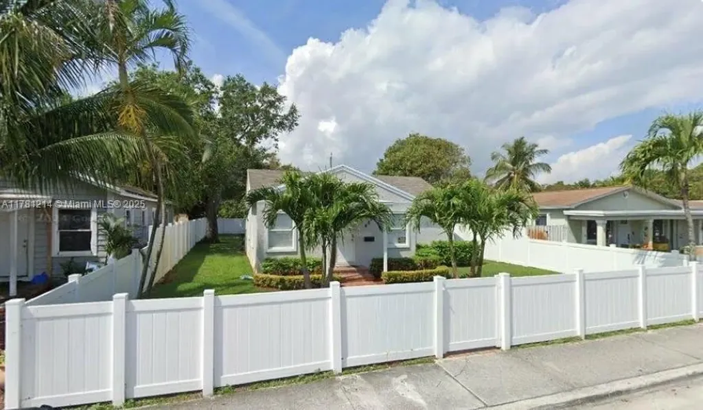 405 N D Street Lake Worth FL 33460