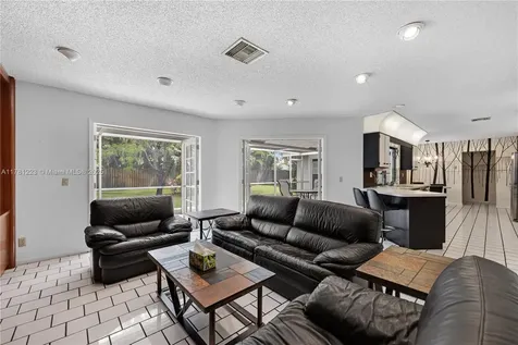 9091 NW 12th Street Plantation FL 33322