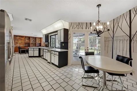 9091 NW 12th Street Plantation FL 33322