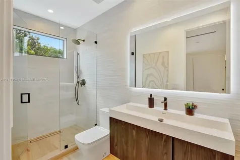 2851 W Trade Avenue Miami FL 33133
