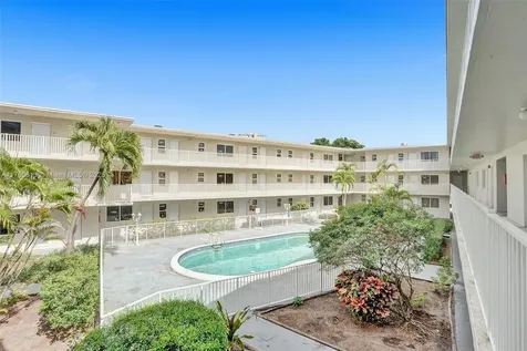 1895 Venice Park Drive North Miami FL 33181