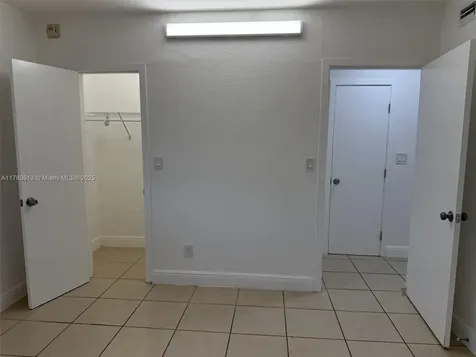 1895 Venice Park Drive North Miami FL 33181
