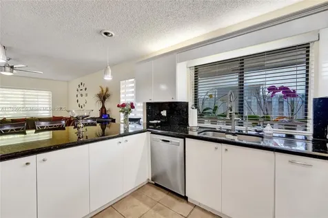 731 SW 99th Avenue Pembroke Pines FL 33025