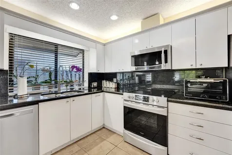 731 SW 99th Avenue Pembroke Pines FL 33025