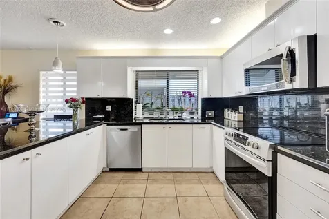 731 SW 99th Avenue Pembroke Pines FL 33025