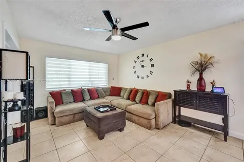 731 SW 99th Avenue Pembroke Pines FL 33025