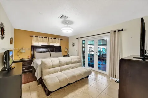 731 SW 99th Avenue Pembroke Pines FL 33025