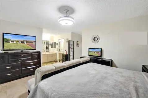 731 SW 99th Avenue Pembroke Pines FL 33025