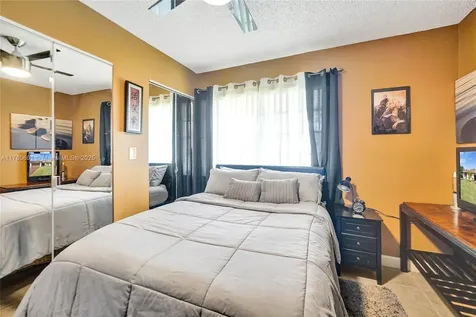 731 SW 99th Avenue Pembroke Pines FL 33025