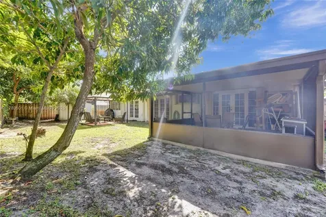731 SW 99th Avenue Pembroke Pines FL 33025