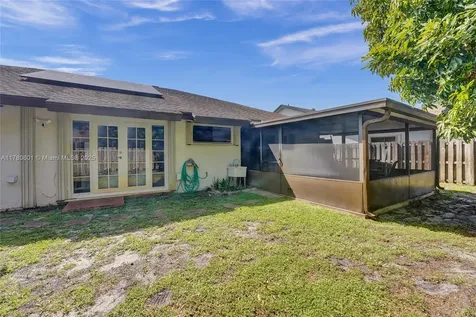 731 SW 99th Avenue Pembroke Pines FL 33025