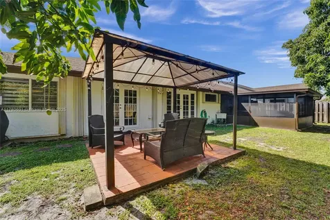 731 SW 99th Avenue Pembroke Pines FL 33025
