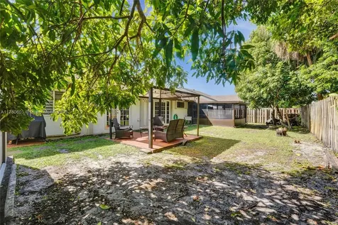 731 SW 99th Avenue Pembroke Pines FL 33025