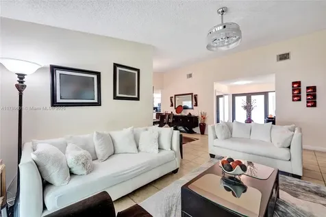 731 SW 99th Avenue Pembroke Pines FL 33025