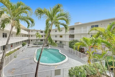 1895 Venice Park Drive North Miami FL 33181