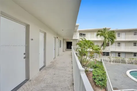 1895 Venice Park Drive North Miami FL 33181
