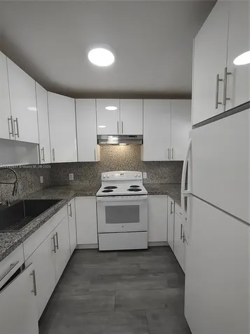 1895 Venice Park Drive North Miami FL 33181