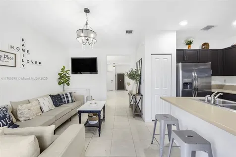 1572 SE 27th Terrace Homestead FL 33035