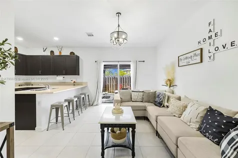 1572 SE 27th Terrace Homestead FL 33035