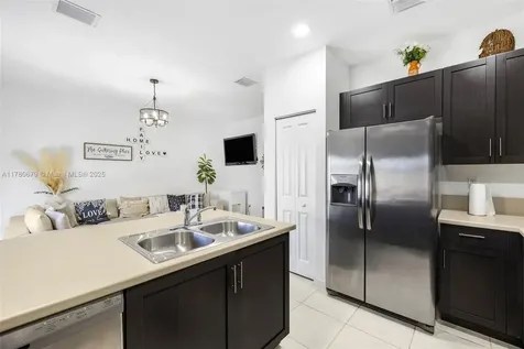 1572 SE 27th Terrace Homestead FL 33035