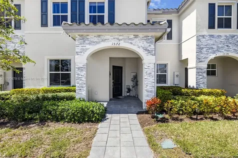 1572 SE 27th Terrace Homestead FL 33035