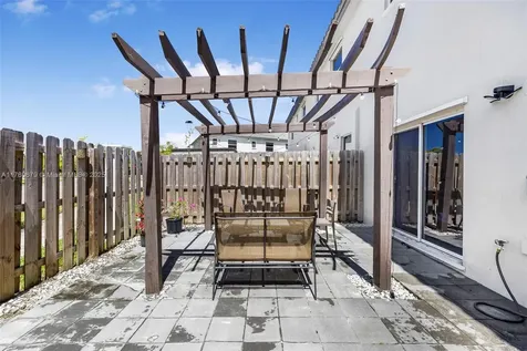 1572 SE 27th Terrace Homestead FL 33035