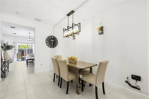 1572 SE 27th Terrace Homestead FL 33035