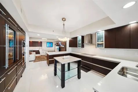 2711 S Ocean Drive Hollywood FL 33019