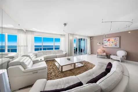 2711 S Ocean Drive Hollywood FL 33019