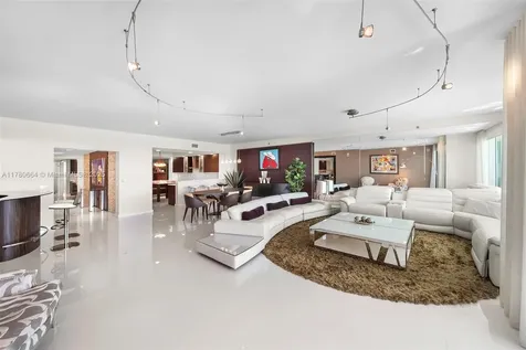 2711 S Ocean Drive Hollywood FL 33019