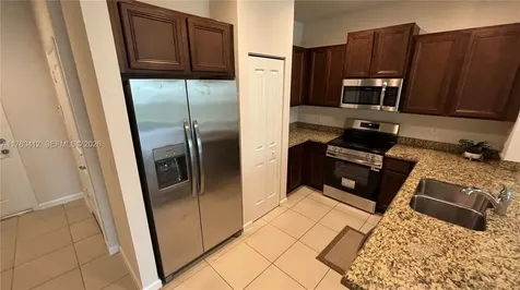 4208 N Dixie Highway Oakland Park FL 33334