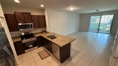 4208 N Dixie Highway Oakland Park FL 33334