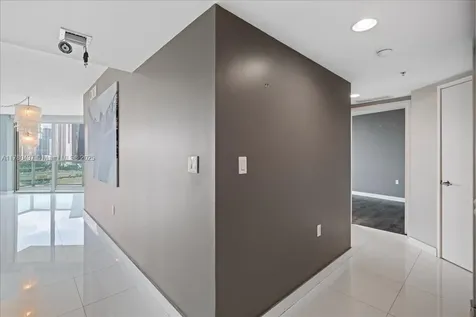 200 Sunny Isle Bl Sunny Isles Beach FL 33160