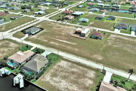 1037 NW 37th Place Cape Coral FL 33993