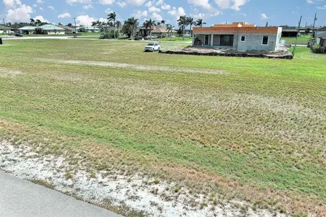 1037 NW 37th Place Cape Coral FL 33993