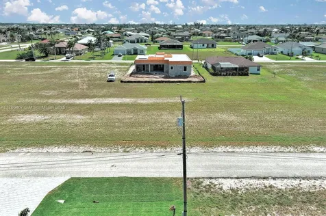 1037 NW 37th Place Cape Coral FL 33993