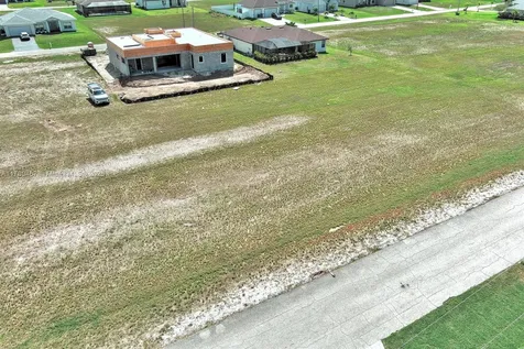 1037 NW 37th Place Cape Coral FL 33993