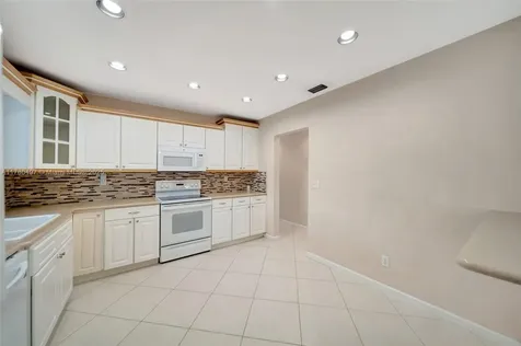 8411 NW 19th Street Pembroke Pines FL 33024