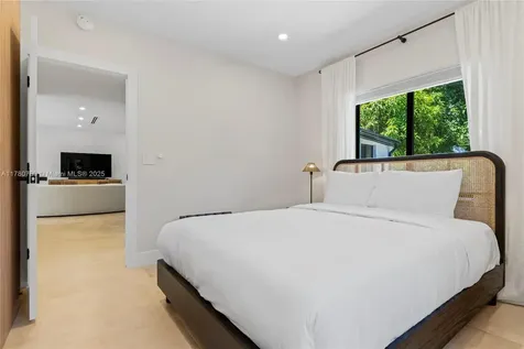 281 NE 48th Terrace Miami FL 33137