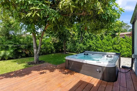 281 NE 48th Terrace Miami FL 33137