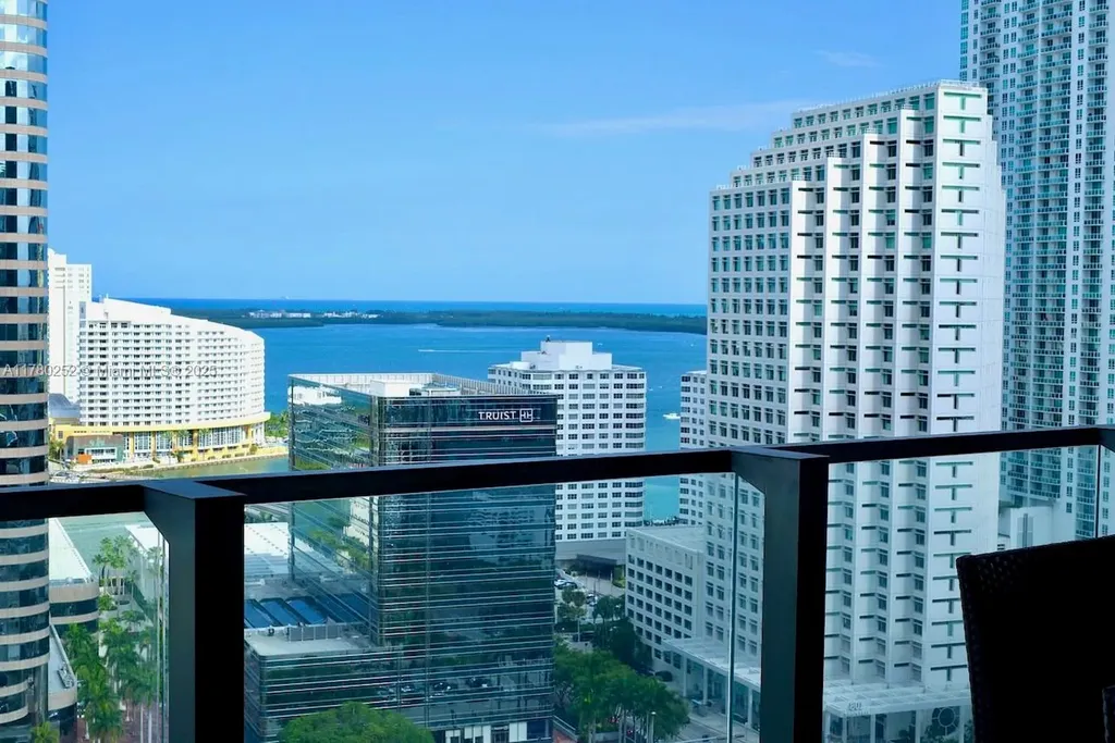 68 SE 6th Street Miami FL 33131