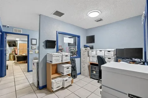 9180 NW 119th Street Hialeah Gardens FL 33018